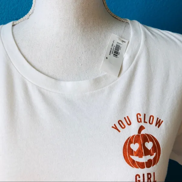 Old navy Halloween pumpkin top graphic T-shirt small new with tag - Image 4