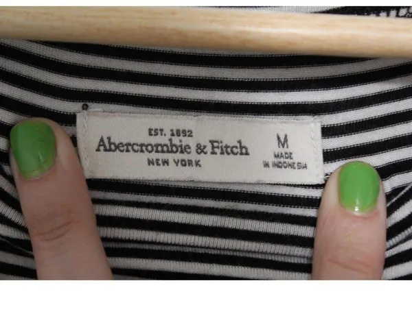 Womens Abercrombie & Fitch Black White Soft Short Sleeve Cropped Top Size Medium - Image 3