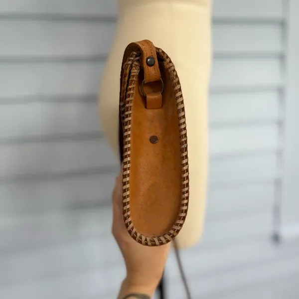 Vintage 70s Floral Tooled Cowhide Leather Crossbody Bag - Image 5