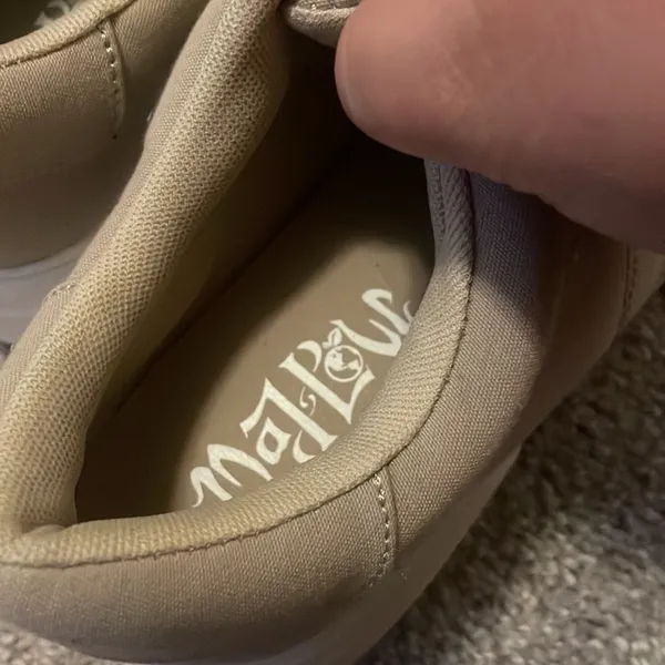 Mad love comfortable walking shoes canvas tan size 9 new - Image 2
