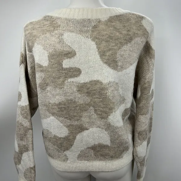 Express Acrylic blend long sleeve camo print sweater - Image 4