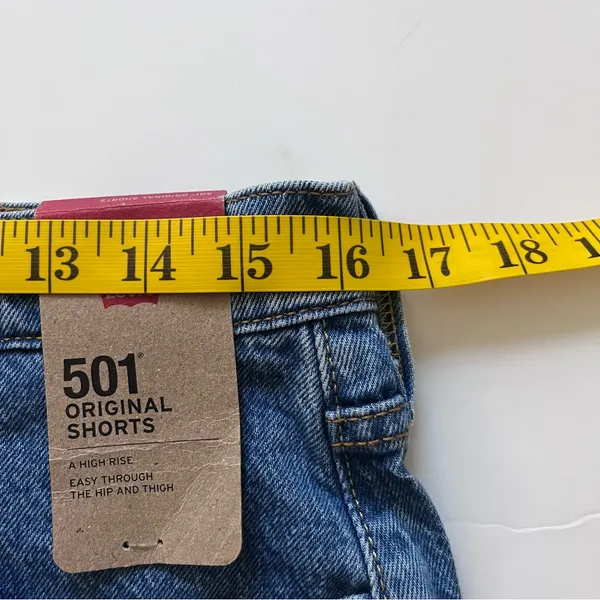 Levi's 501 Women's Distressed Cut-Off Shorts with Raw Hem Button Fly Size 33 NWT - Image 5