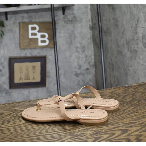 On 34th Womens Galinaa Thong Flat Sandals Brown Patent 5.5M - Image 2