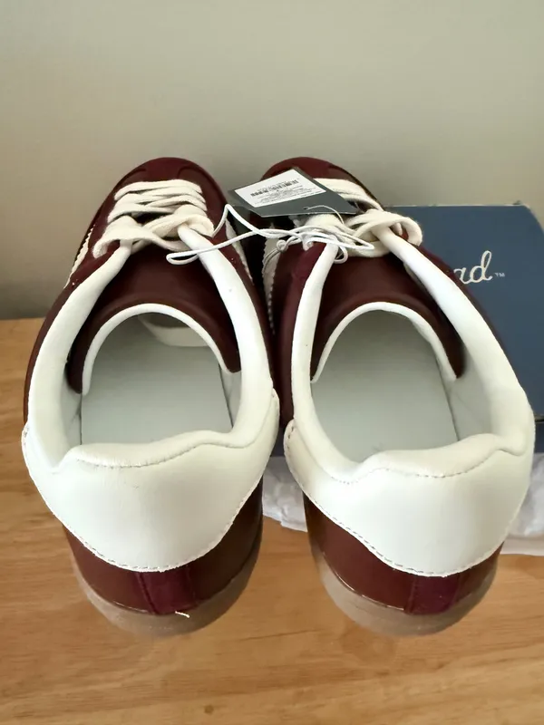 Universal Threads Burgundy Spencer Sneakers Size 7 - Image 2