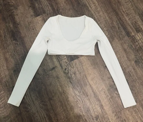 Alo ribbed defined long sleeve bra top in ivory - Image 2