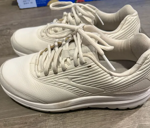 Brooks Addiction Walkers size 10 - Image 4