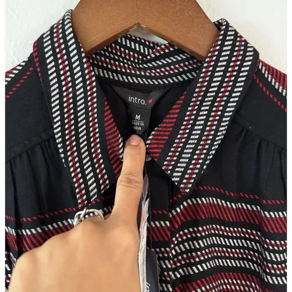 Intro Love the Fit Women’s Button Front Blouse Size M Black Red Stripe Rayon NWT - Image 4