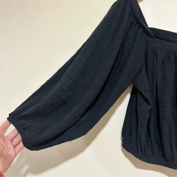 Free People Balloon Sleeve Cropped Black Blouse - Size Small - Image 3