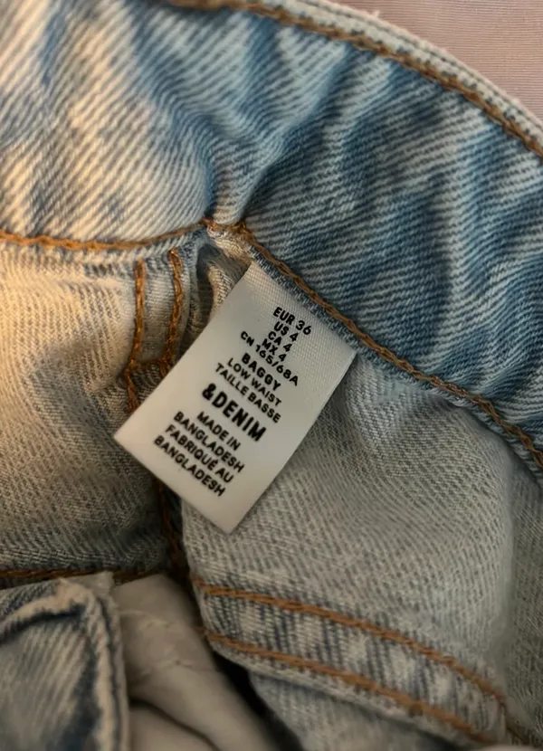 low waisted jeans Size 4 - Image 2