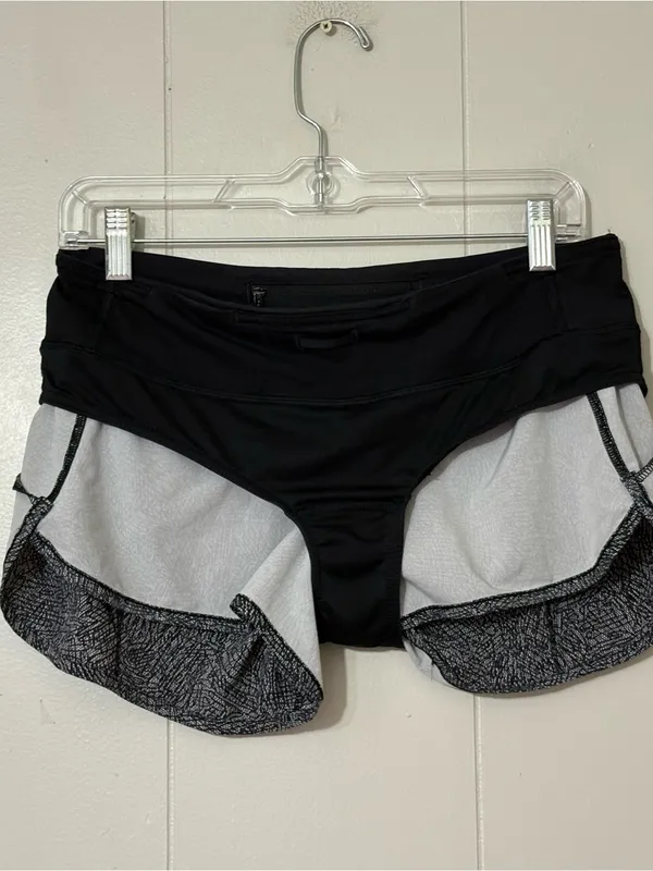Lululemon Speed Up Shorts 2.5” Size 6 Black White Print Lined Running Active - Image 7