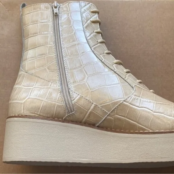 Anthropologie Boots lace up Stompy size 6 Cream - Image 6