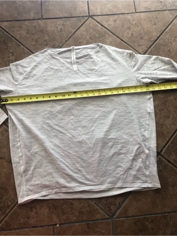 Lululemon🤍🩶”Back in Action” top in a 3 color space Dye ice Grey Alpine Pattern - Image 6