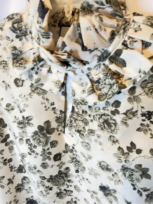 TUCKERNUCK Faded Roses Bouvier Blouse Size Medium - Image 8