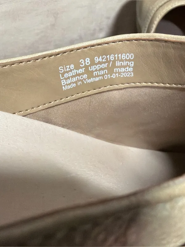 NWOT Dansko Berry Mule Clog Distressed Tan Size 38 - Image 4