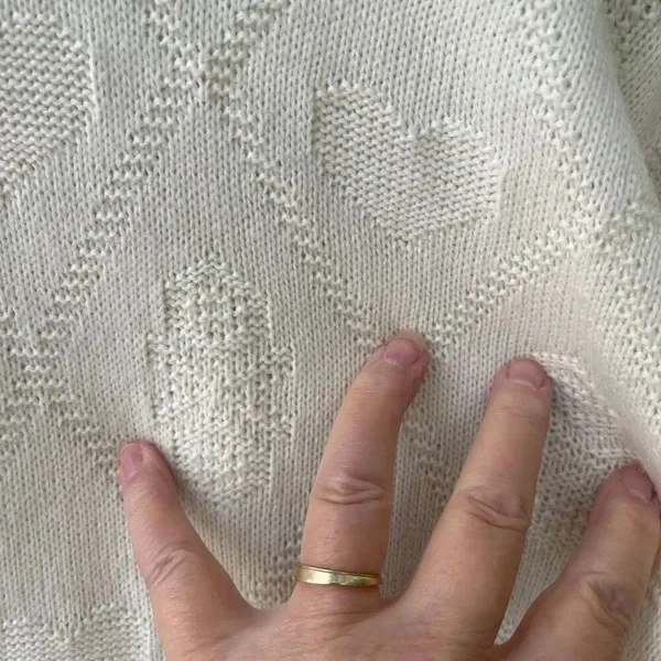 Vintage Dana Scott size M ivory heart embossed oversized sweater - Image 4