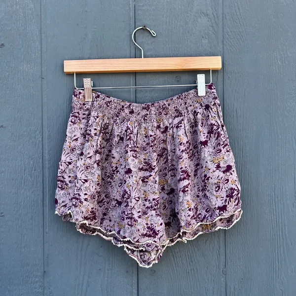 Free People Floral Scallop Hem Shorts Size Small - Image 3