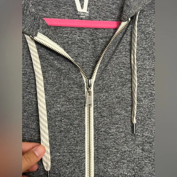 Vuori Women's Charcoal Zip-Up Hoodie grey color size small - Image 7