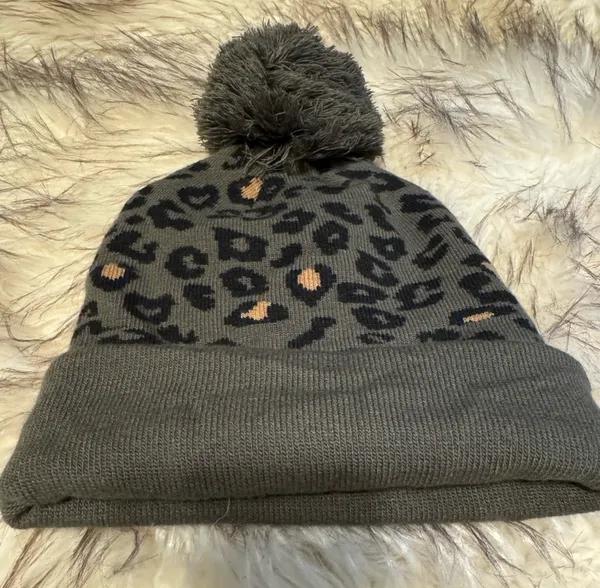 Vans leopard Pom hat - Image 2