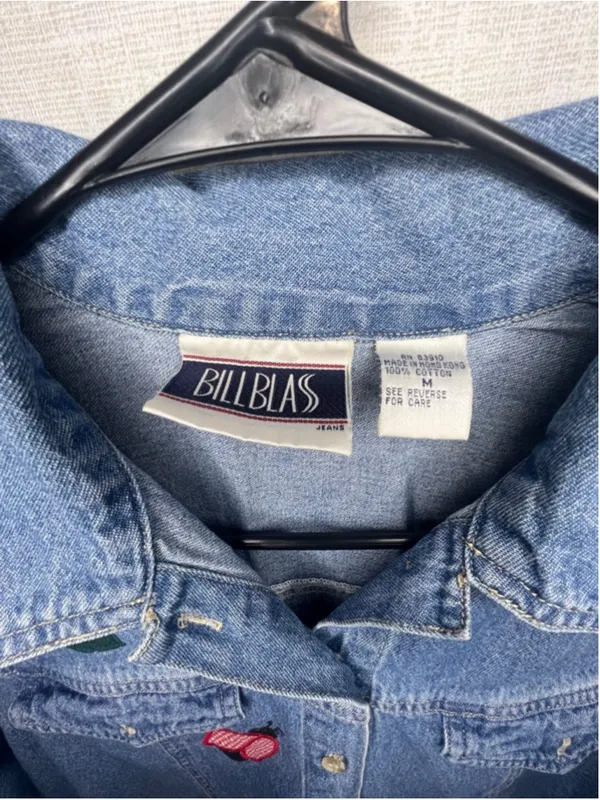 Bill Blass Vintage Long Sleeve Denim Shirt With Embroidered Spring Design - Image 4