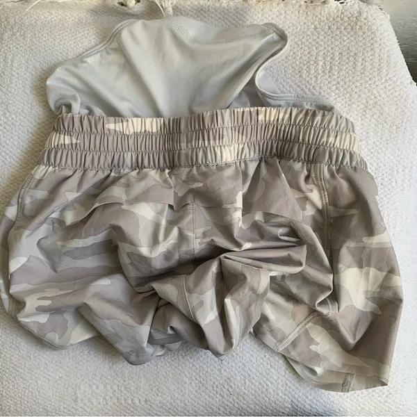 Athleta XS Camo Short - Image 3