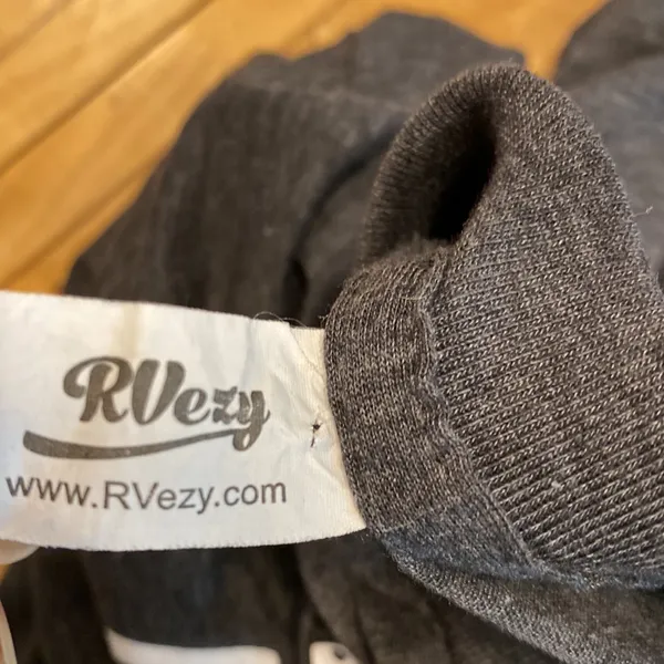 RVezy RV Camping Graphic T-Shirt “I sleep around” Size Medium - Image 6