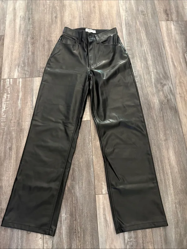 Abercrombie & Fitch the loose high rise faux leather black pant size 25 - Image 7