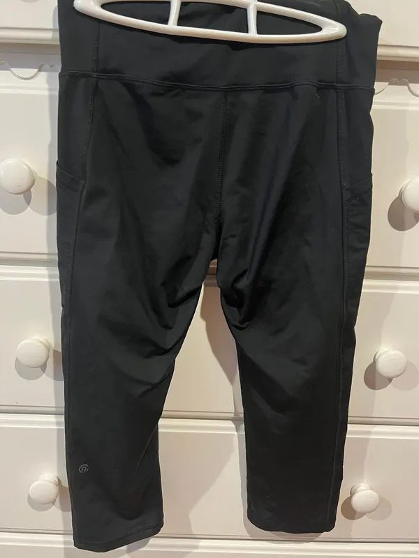 Black Cropped Leggings - Image 2