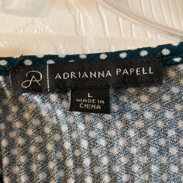 Adrianna Papell shirt size L preowned in excellent condition - Image 2