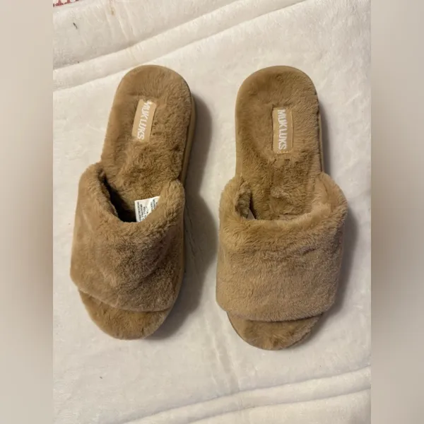 NWT MUK LUKS faux fur platform slipper, size medium (9-10) - Image 14