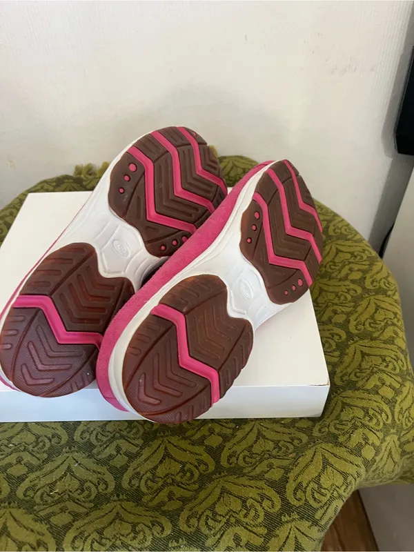Easy Spirit Women’s Slip-On Sneakers in Fuchsia - Image 8