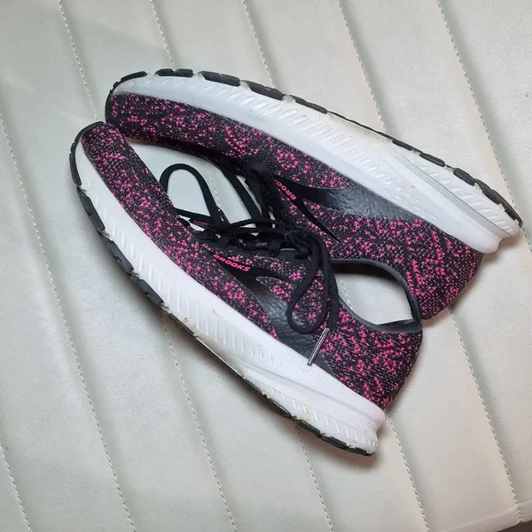 Brooks Women's Black and Pink Trainers - Image 12