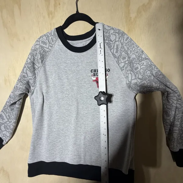 Vintage Chicago Bulls NBA‎ Woman's Medium Crewneck Sweatshirt Gray Black Graphic - Image 6