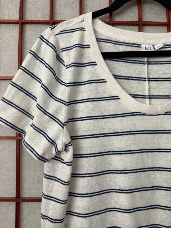 Gap linen blend navy and white stripe top size large - Image 3