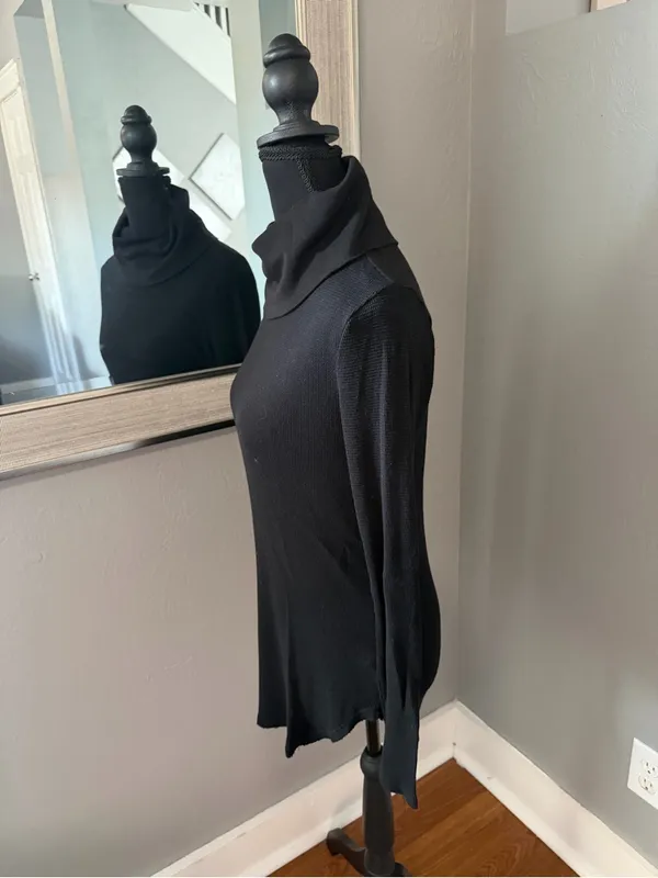 Evereve x Michael Stars thermal waffle-knit cowl neck top black soft medium. - Image 4