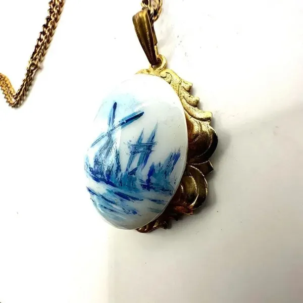 Vintage blue and white windmill pendant necklace - Image 9