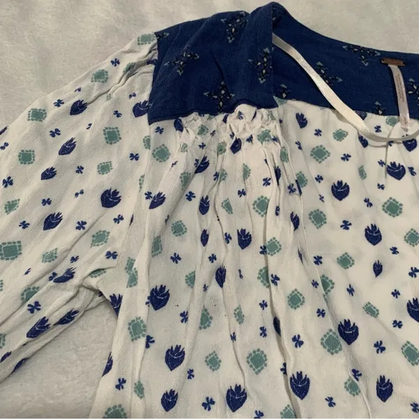 Free people size small long sleeve top mixed media g Navy White Patterned Blouse - Image 5