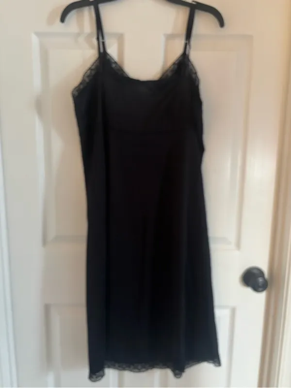 Vanity Fair Daywear Full Slip Black with Lace-Trim Size 42 26in - Image 3
