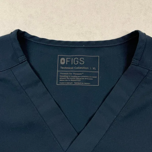 FIGS Leon Scrub Top Men’s XL Navy Blue Technical Collection V-Neck 3 Pocket - Image 4