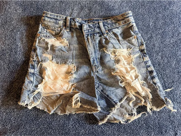 American Eagle Distressed Denim Cutoff Shorts - Image 4
