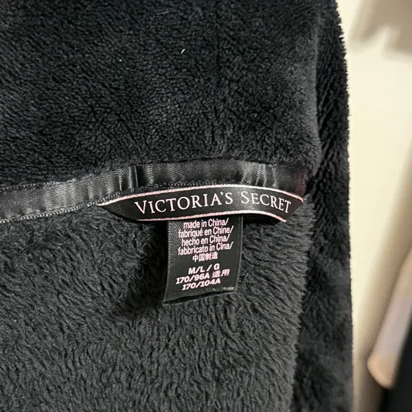 Victoria’s Secret‎ Black Plush Logo Embroidered Short Cozy Bath Robe M/L - Image 5