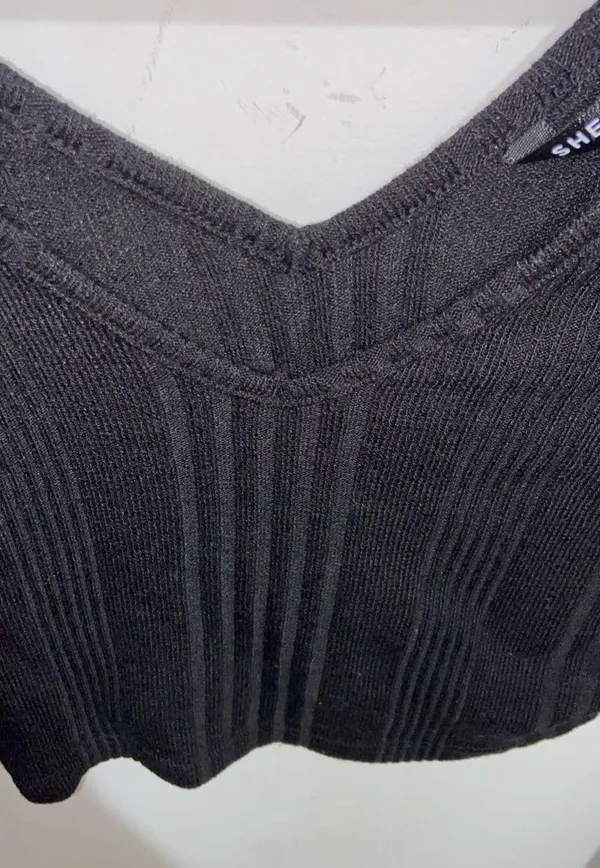 SheIn Long Sleeve Crop Top - Image 3