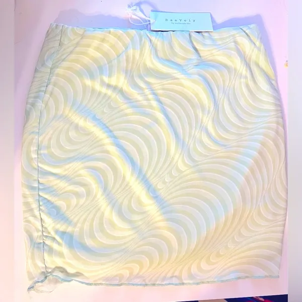 NWT green and white mini skirt - Image 2