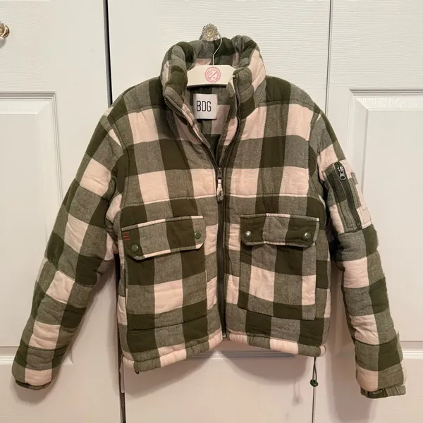 Urban Outfitters BDG Dixie Flannel Puffer Jacket Green and White Plaid - Image 4