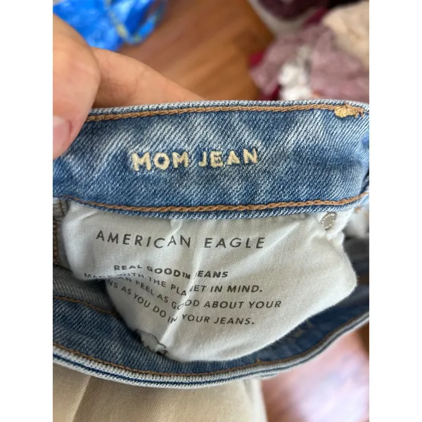 American Eagle Light Wash Distressed Mom Jeans High Rise Size 4 Short - Image 4