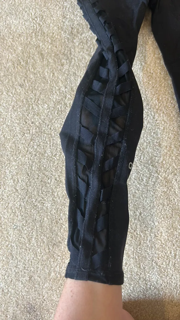 Alo capri leggings - Image 4