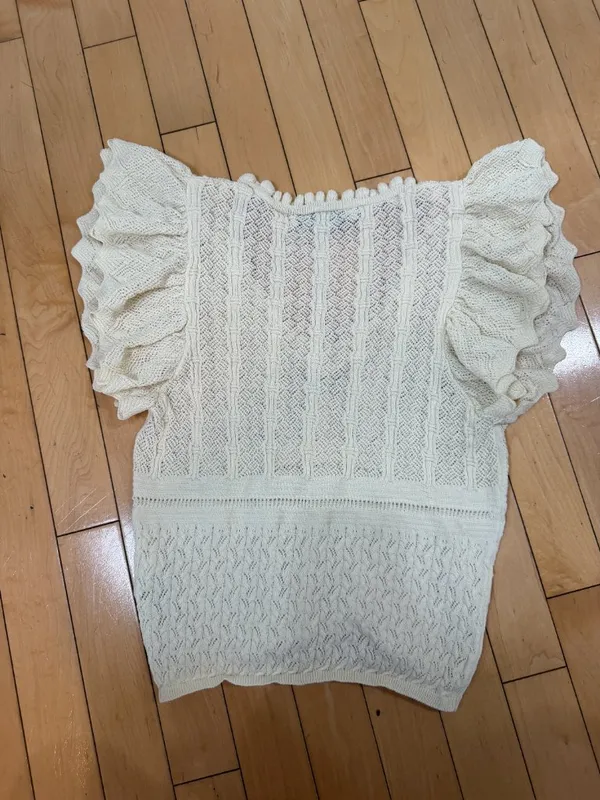 Zara Women's Crochet Knit Top with Ruffle sleeves Cream Size Small - Image 5