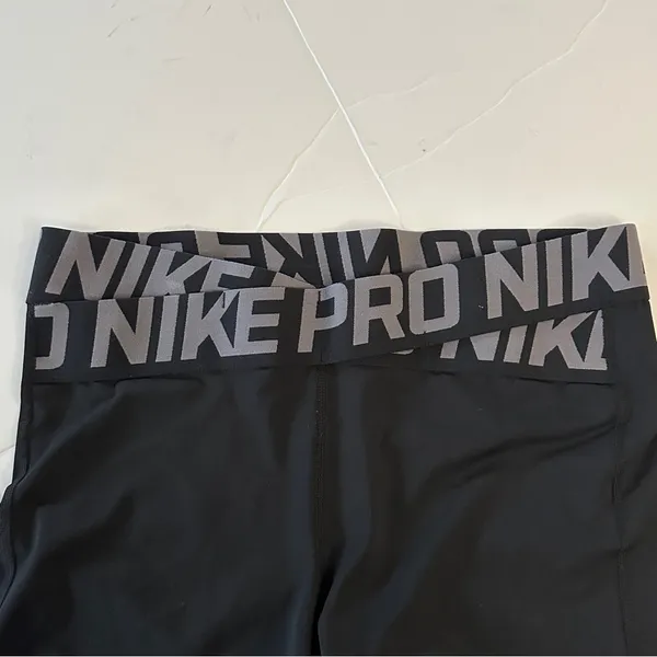 Nike Pro Black Biker Shorts Twist Waist Women's Black Athletic Shorts L - Image 5