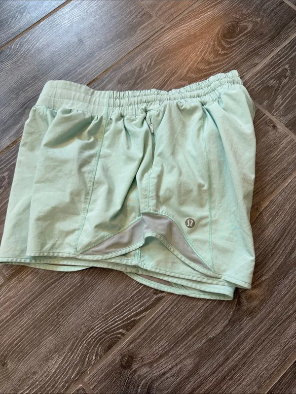 Women's Lululemon Light Mint Hottie Hot Shorts with liner/pocket size 6 Tall - Image 7