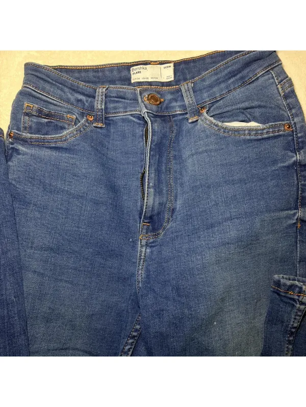 Bershka Women's Blue and Navy Jeans - Image 2