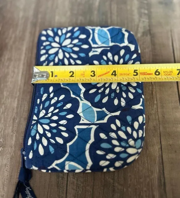 Vera Bradley Blue and White Floral Change Purse - Image 6